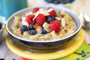 QUINOA BREAKFAST CEREAL WITH BERRIES AND ALMONDS